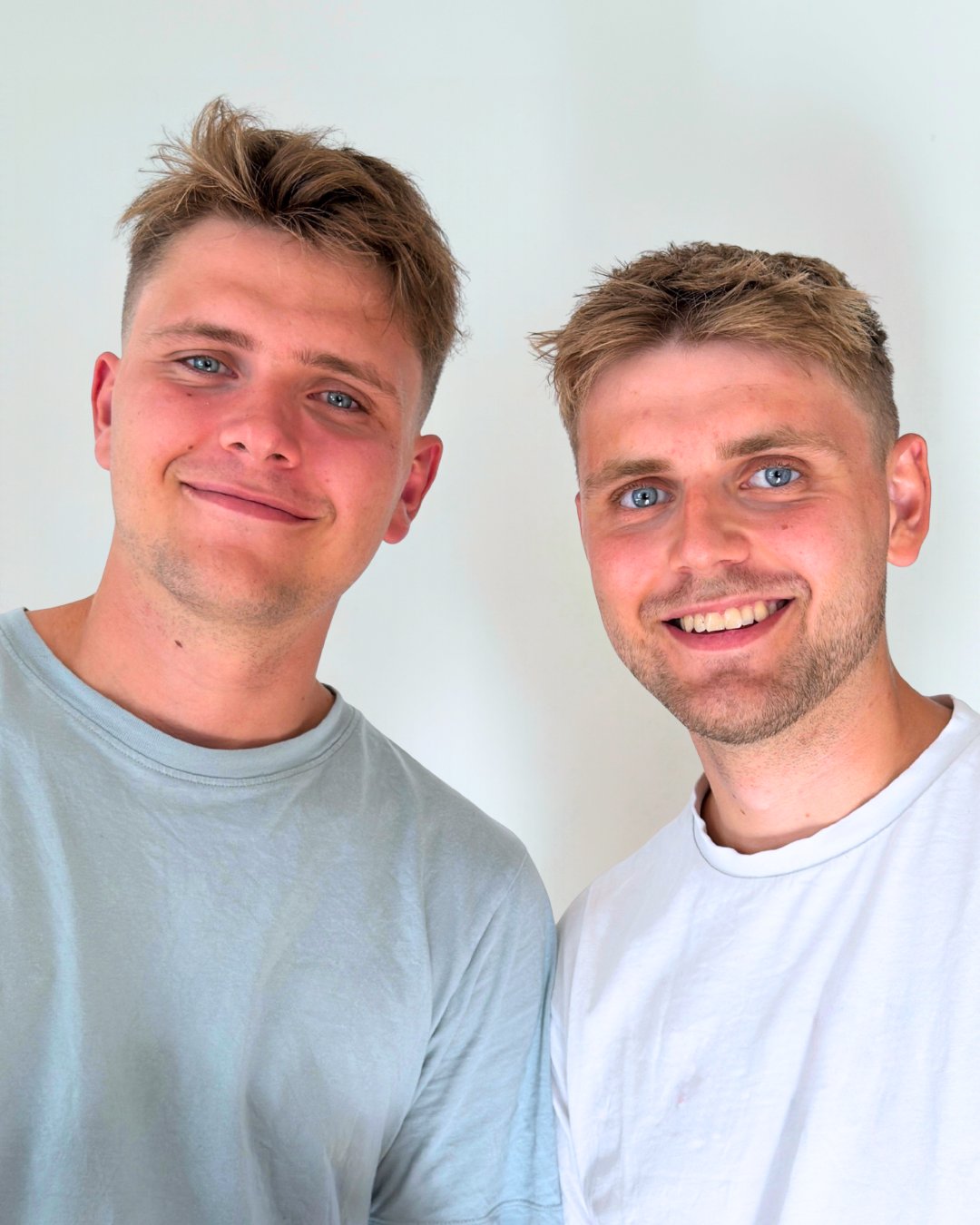 Brødrene Benjamin og Sebastian, som står bag LavDitSkrabelod.dk